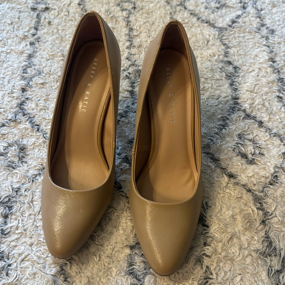 Kelly & Katie Tan Pumps – Size 10 – Never Wor